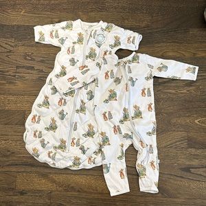 Dreamland Baby - Transition swaddle and matching pajamas. Size 3-6 months